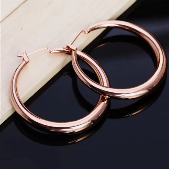New 1.5” Rose Gold Round Hoop earrings - Picture 3 of 5
